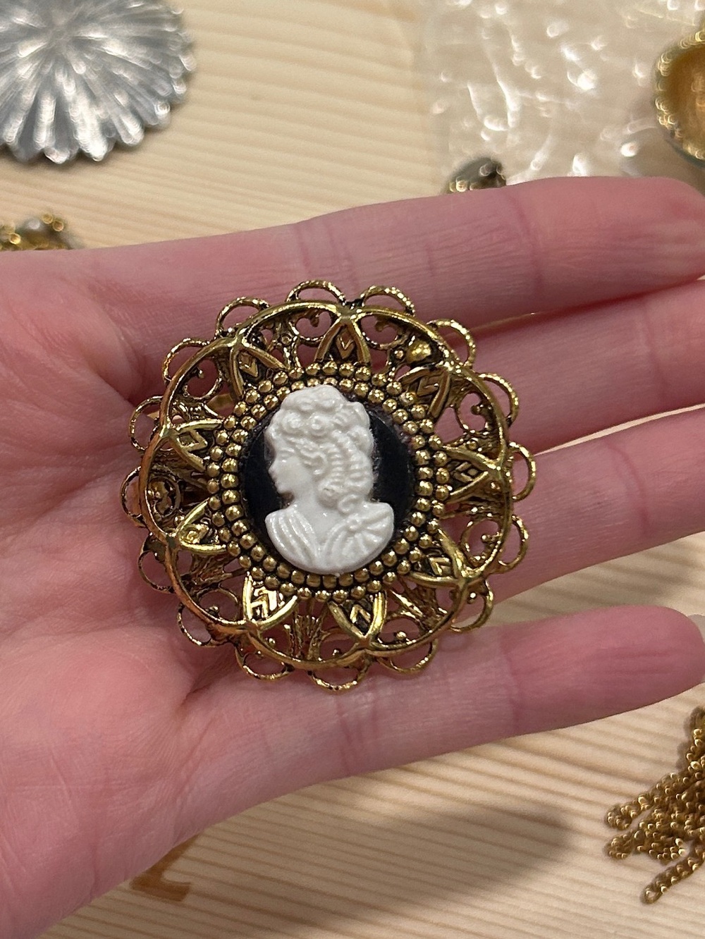 Vintage Cameo brooch